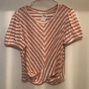 NWT Lightweight fun top peach and white